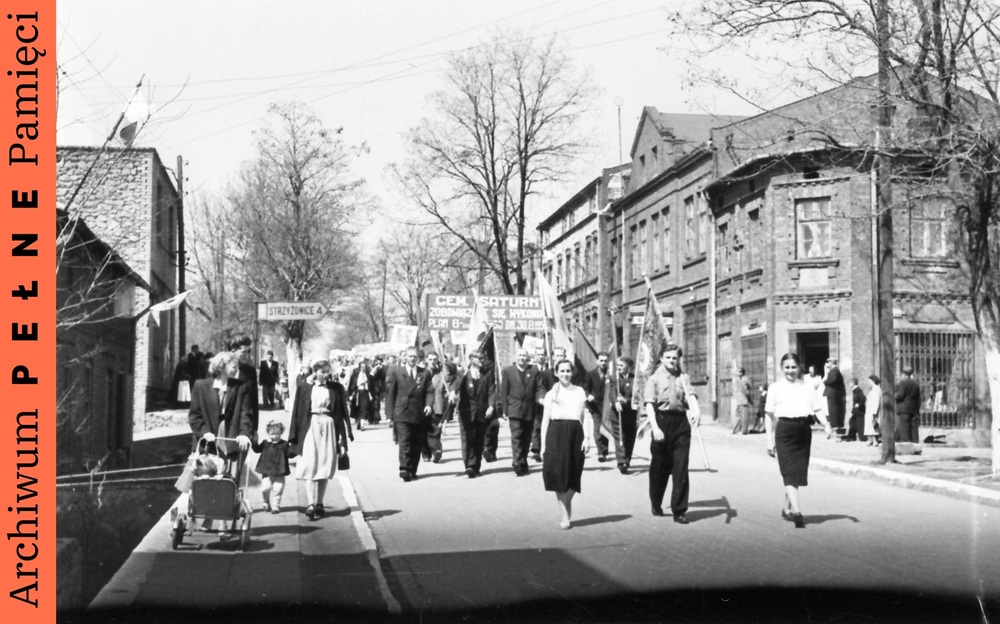 Pochód pierwszomajowy w Wojkowicach w dniu 1 maja 1955 r., sygn. IPN Ka 454/51, t. 4