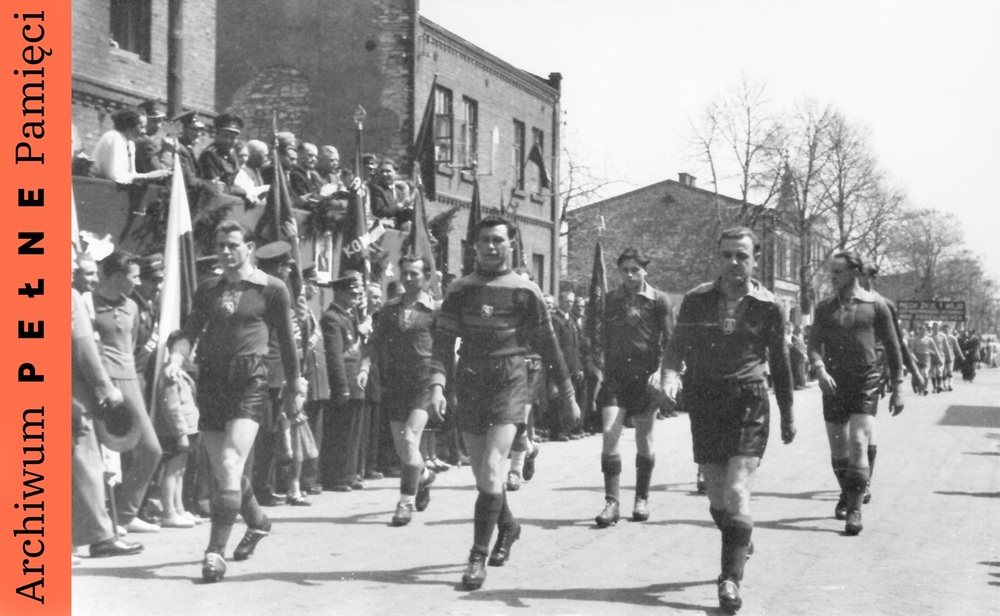 Pochód pierwszomajowy w Wojkowicach w dniu 1 maja 1955 r., sygn. IPN Ka 454/51, t. 4