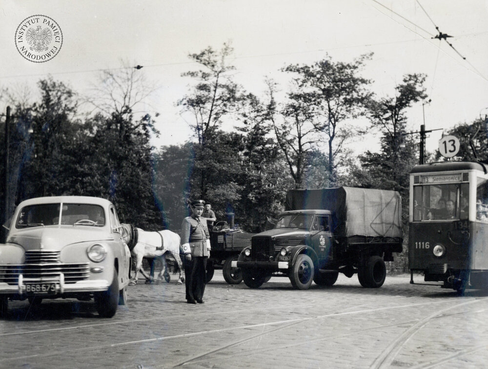 Dzień jak co dzień w drogówce (IPN Ka 439/38)