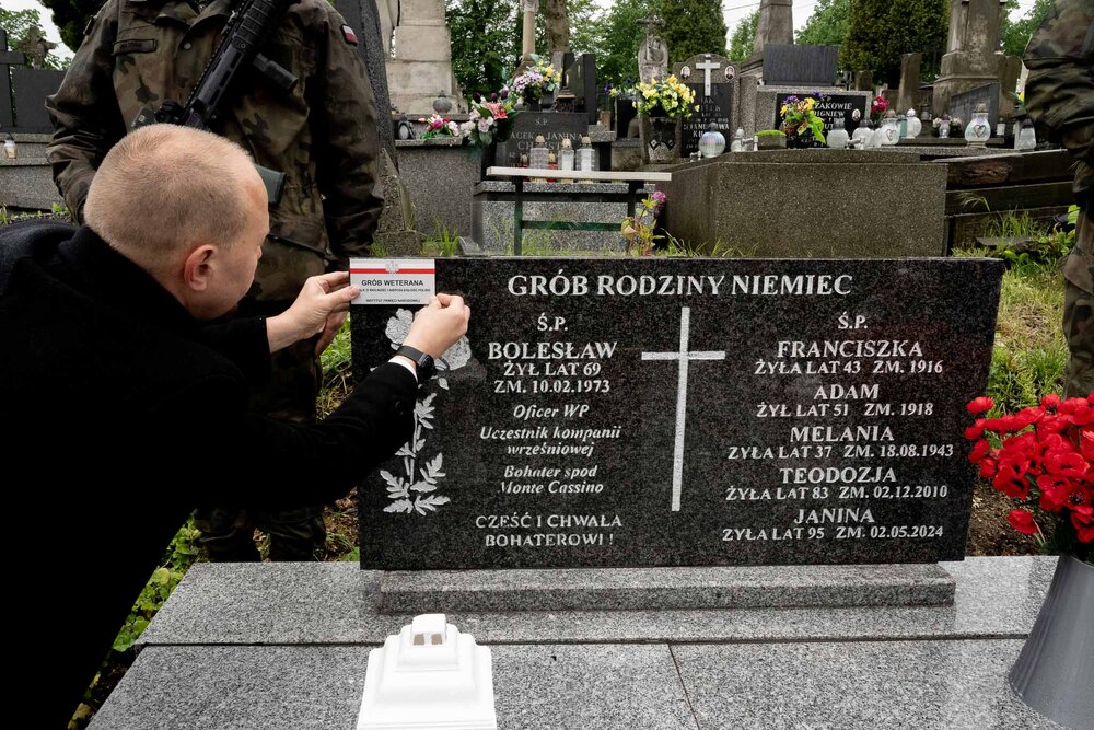 Uroczystość oznaczenia grobu Bolesława Niemca plakietą „Grób Weterana Walk o Wolność i Niepodległość Polski” – Będzin, 18 maja 2026. Fot.: IPN Krzysztof Łojko