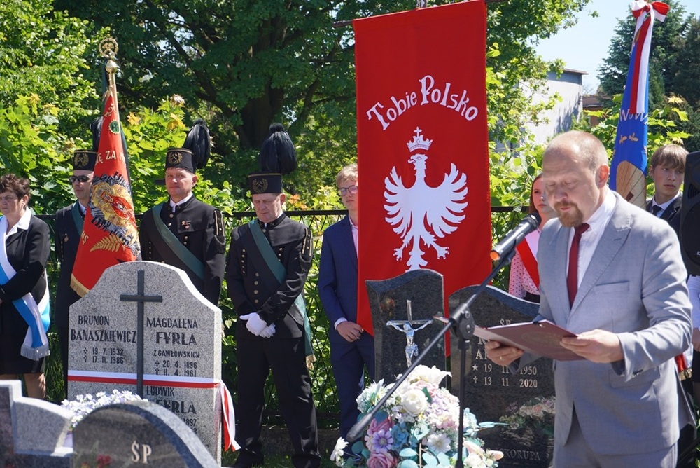 Uroczyste oznaczenie grobu powstańca śląskiego Ludwika Fyrli znakiem pamięci ,,Tobie Polsko” w Żorach. Fot. Sebastian Faucz/UM Żory