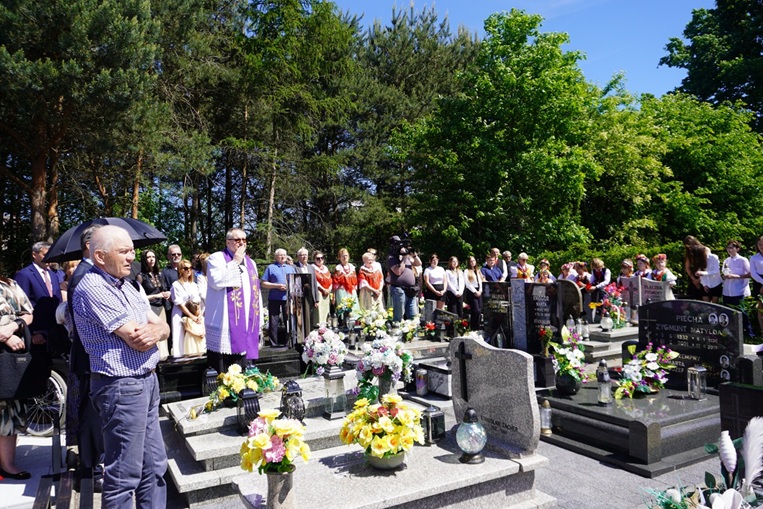 Uroczyste oznaczenie grobu powstańca śląskiego Ludwika Fyrli znakiem pamięci ,,Tobie Polsko” w Żorach. Fot. Sebastian Faucz/UM Żory
