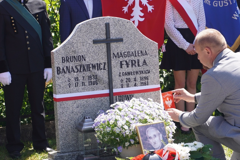 Uroczyste oznaczenie grobu powstańca śląskiego Ludwika Fyrli znakiem pamięci ,,Tobie Polsko” w Żorach. Fot. Sebastian Faucz/UM Żory