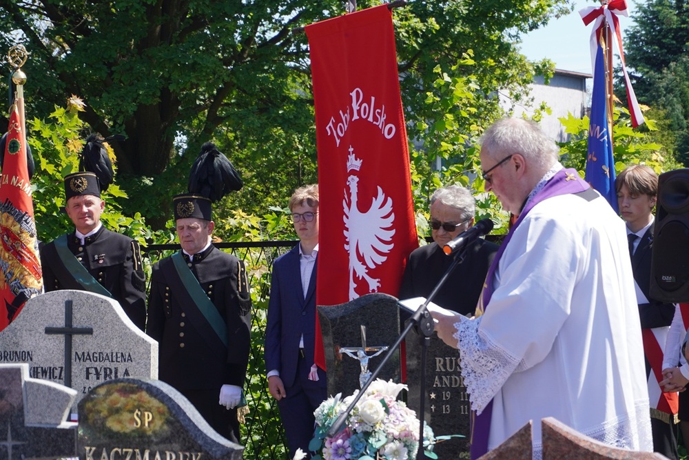 Uroczyste oznaczenie grobu powstańca śląskiego Ludwika Fyrli znakiem pamięci ,,Tobie Polsko” w Żorach. Fot. Sebastian Faucz/UM Żory