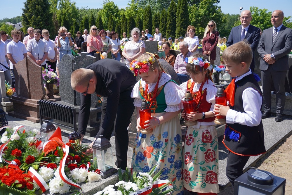 Uroczyste oznaczenie grobu powstańca śląskiego Ludwika Fyrli znakiem pamięci ,,Tobie Polsko” w Żorach. Fot. Sebastian Faucz/UM Żory