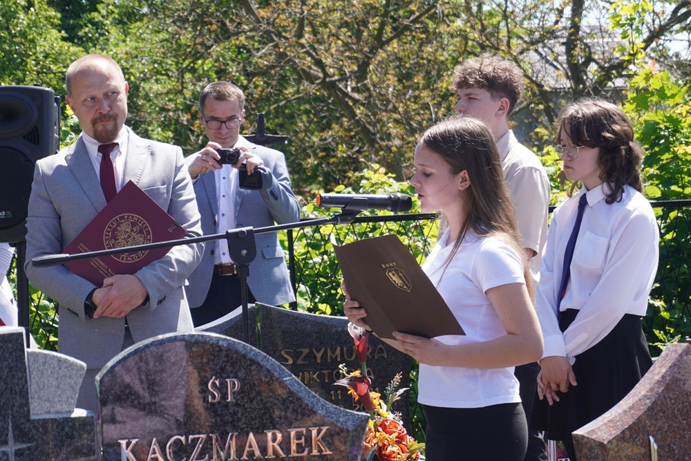 Uroczyste oznaczenie grobu powstańca śląskiego Ludwika Fyrli znakiem pamięci ,,Tobie Polsko” w Żorach. Fot. Sebastian Faucz/UM Żory