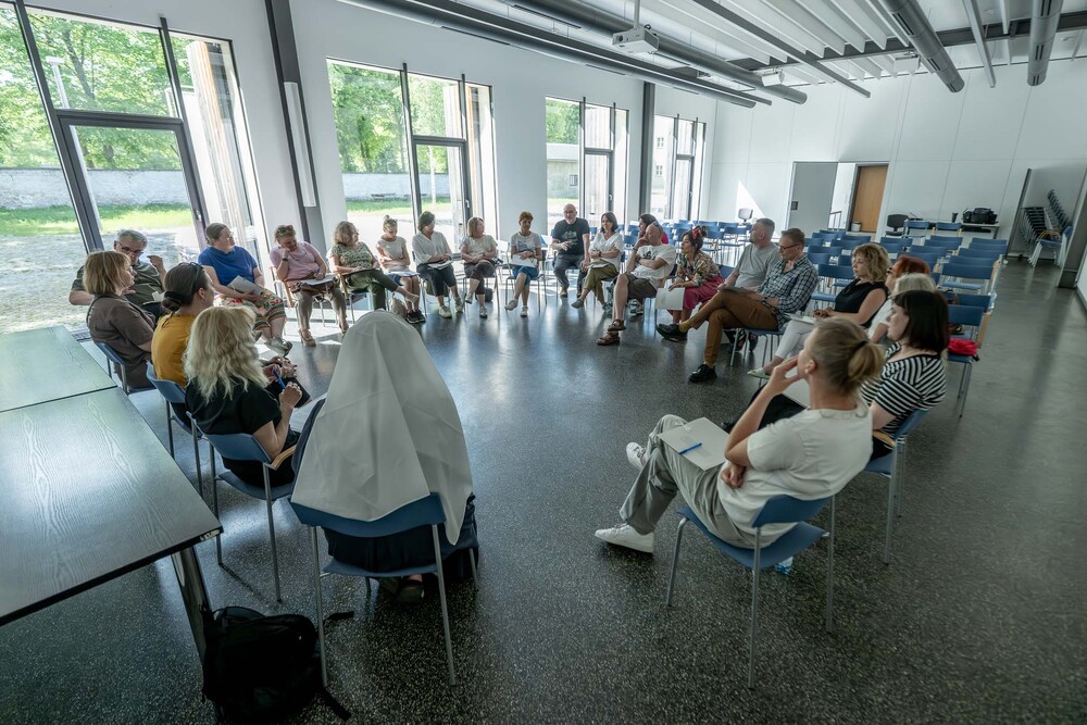 Warsztaty podczas wyjazd finalistów konkursu „W kręgu pamięci i prozy lagrowej więźniarek KL Ravensbrück” do Miejsca Pamięci i Przestrogi Ravensbrück, 22–25 maja 2026. Fot.: IPN Krzysztof Łojko