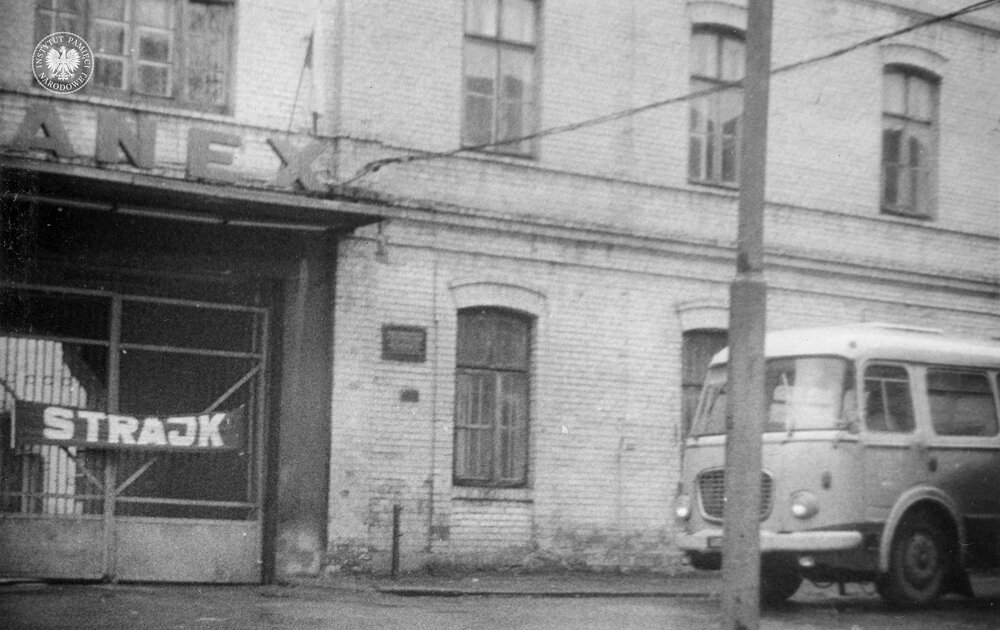 Autobus Jelcz 272 Mex. Zdjęcie wykonano w Częstochowie przy ul. Krakowskiej obok zakładów „Elanex” w marcu 1981 r. (IPN Ka 010/53, t. 8)