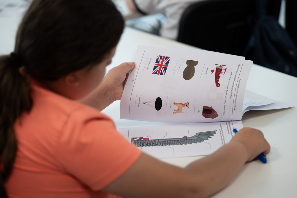 Warsztaty historyczne „Ciapek. Pies, który latał” z cyklu Co by było, gdyby zwierzęta mówiły? dla uczniów Szkoły Podstawowej nr 2 z Mysłowic. Fot.: IPN Krzysztof Łojko