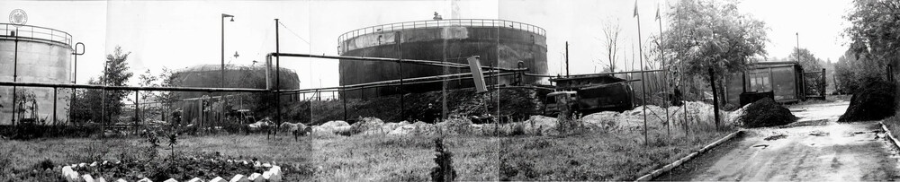 Obwałowania wokół zbiorników 251 i 254, fotografia zrobiona 13 VII 1971 r. (IPN Ka 093/299)