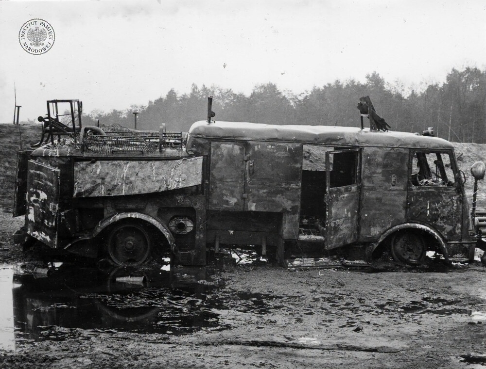 Spalone samochody (IPN Ka 093/299)