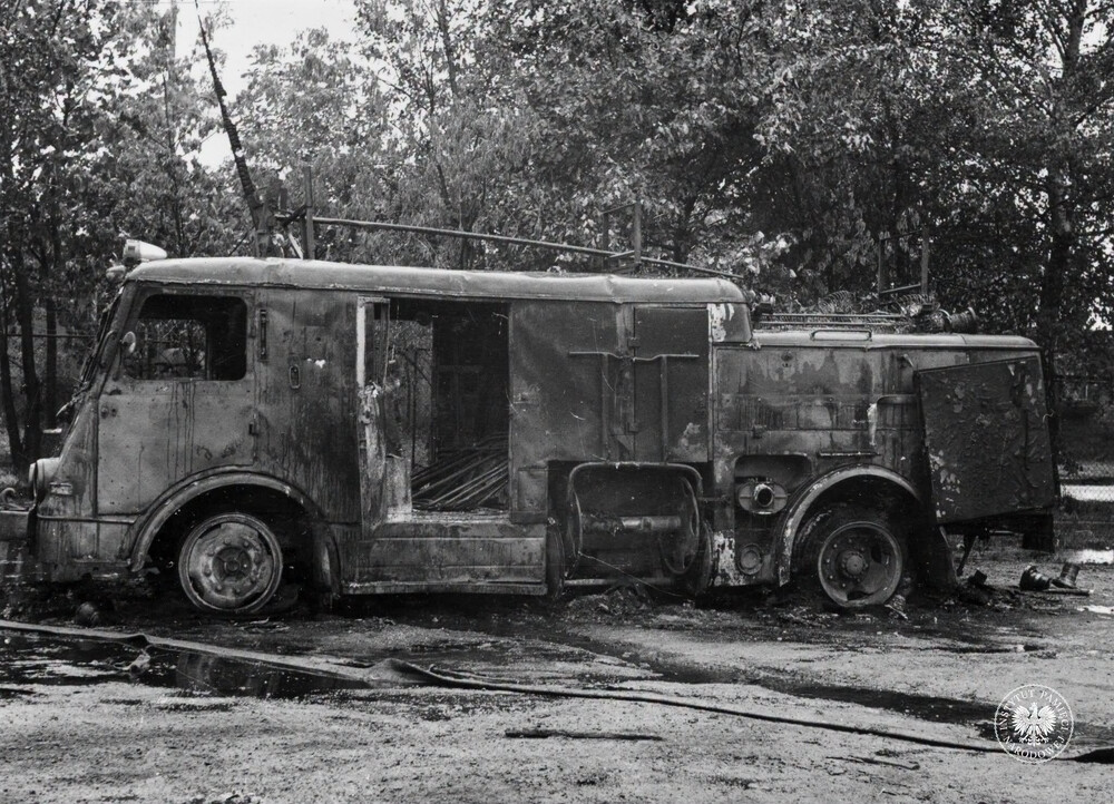 Spalone samochody (IPN Ka 093/299)