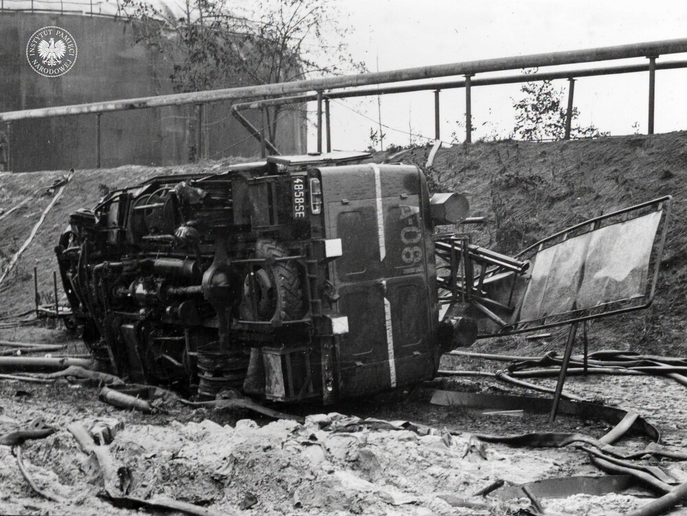 Spalone samochody (IPN Ka 093/299)