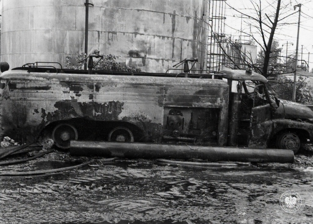 Spalone samochody (IPN Ka 093/299)