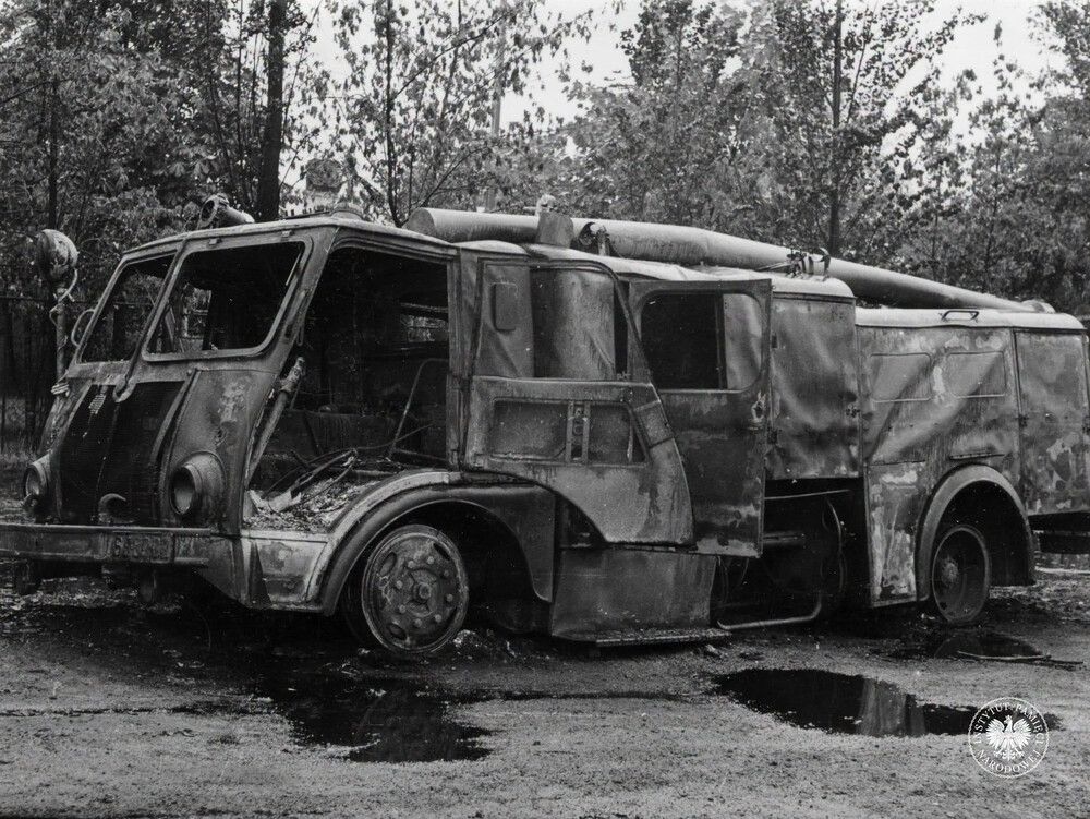 Spalone samochody (IPN Ka 093/299)