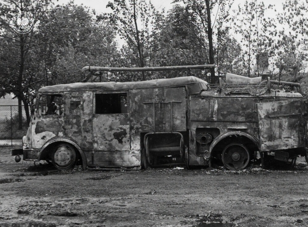 Spalone samochody (IPN Ka 093/299)
