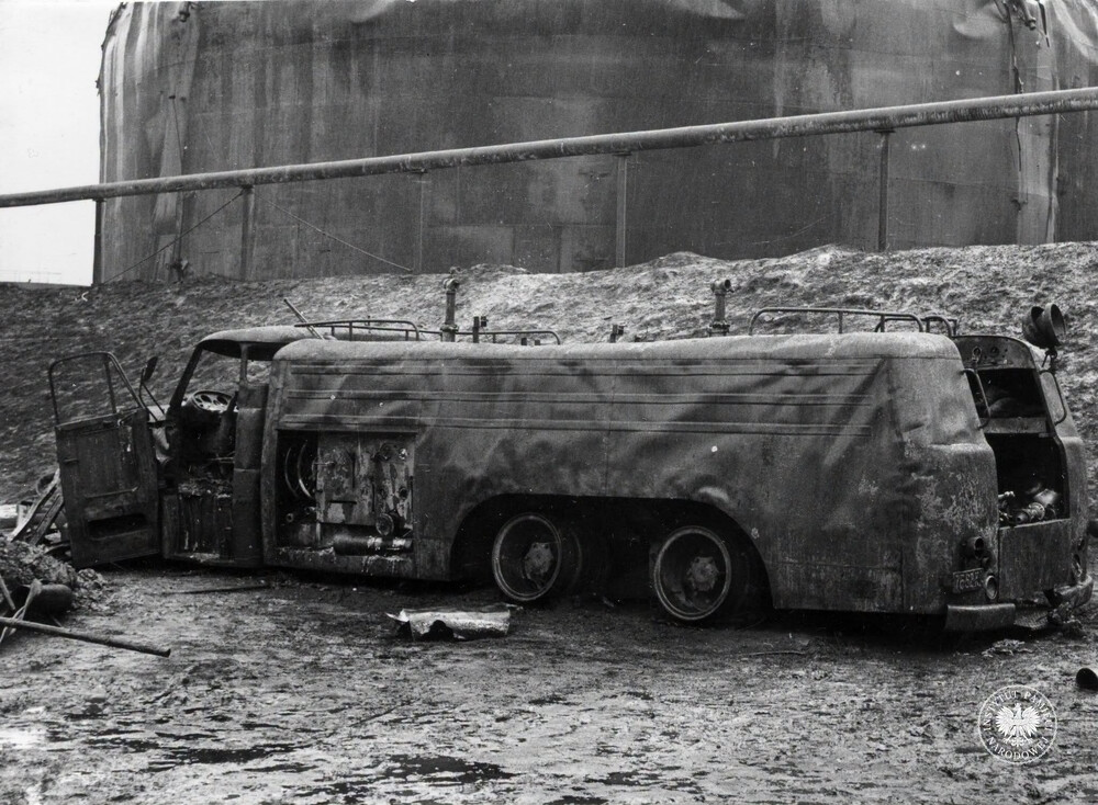 Spalone samochody (IPN Ka 093/299)