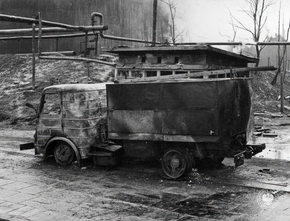 Spalone samochody (IPN Ka 093/299)