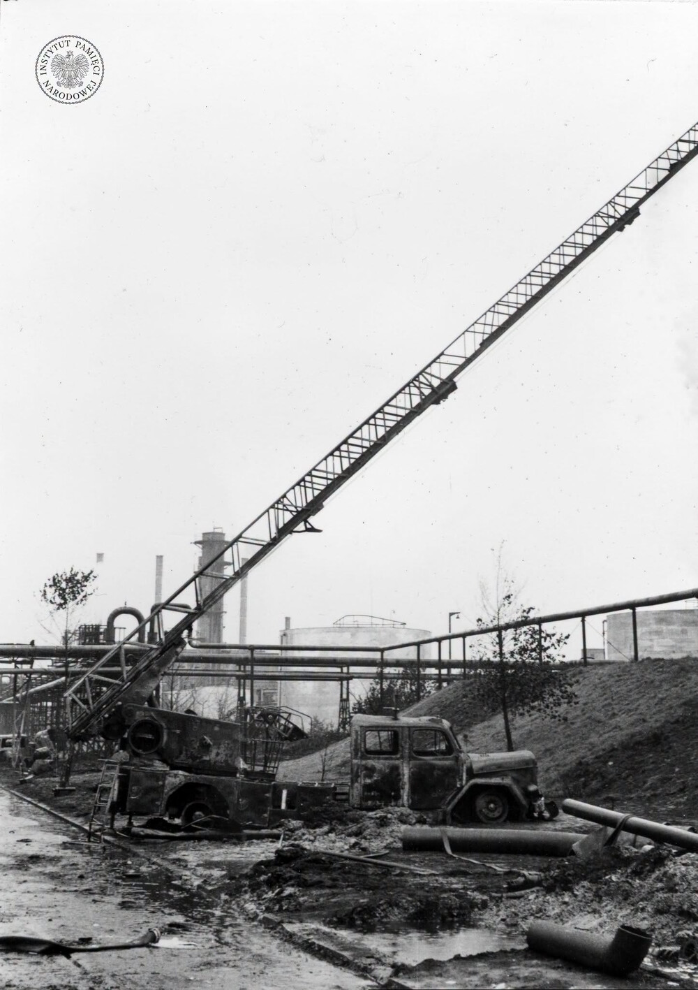 Spalone samochody (IPN Ka 093/299)