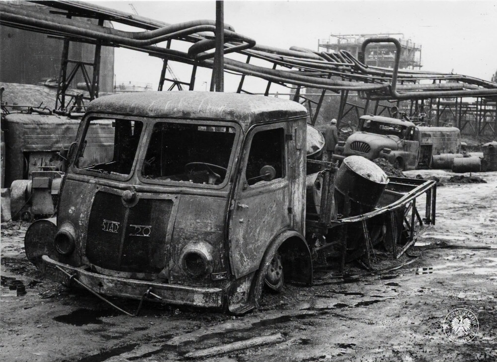 Spalone samochody (IPN Ka 093/299)