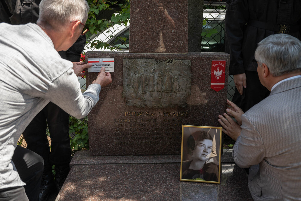 Uroczystość oznaczenia znakiem pamięci „Tobie Polsko” grobu śp. Marii Kujawskiej. Fot.: IPN Krzysztof Łojko
