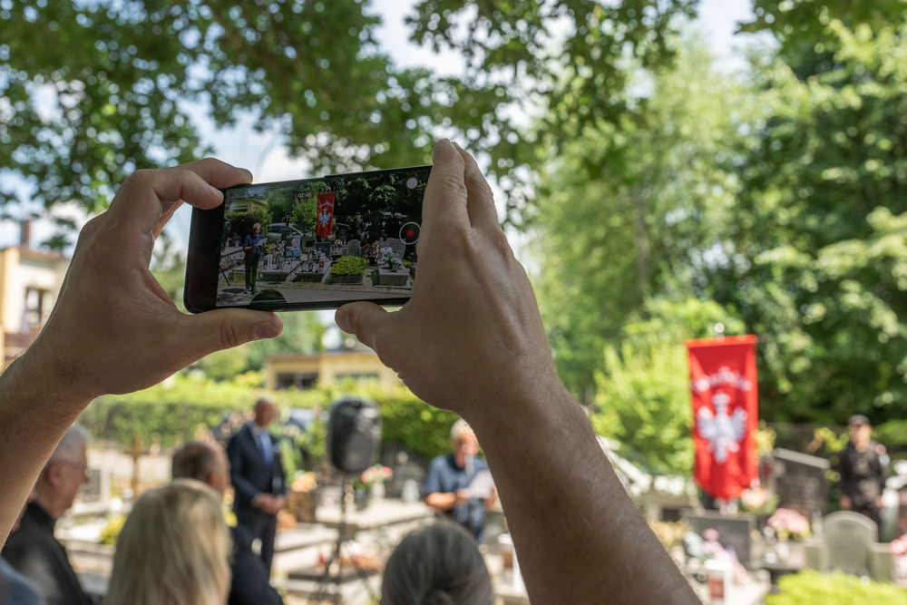 Uroczystość oznaczenia znakiem pamięci „Tobie Polsko” grobu śp. Marii Kujawskiej. Fot.: IPN Krzysztof Łojko