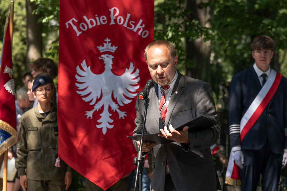 Uroczystość oznaczenia znakiem pamięci „Tobie Polsko” grobu śp. Florentyny i Teofila Pojdów. Fot.: IPN Krzysztof Łojko