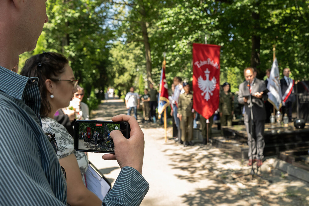 Uroczystość oznaczenia znakiem pamięci „Tobie Polsko” grobu śp. Florentyny i Teofila Pojdów. Fot.: IPN Krzysztof Łojko