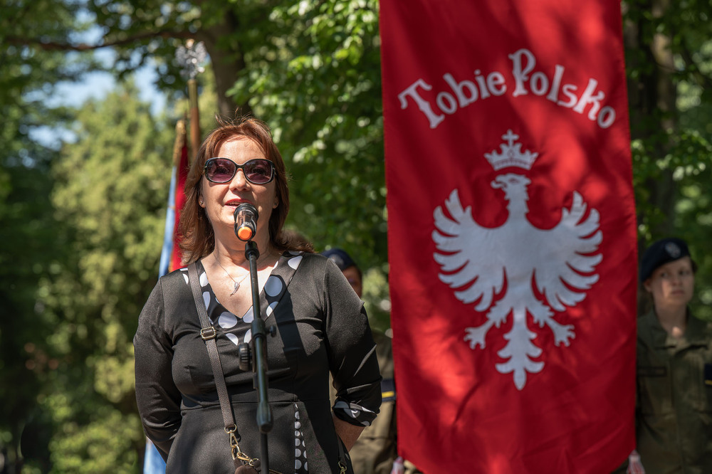 Uroczystość oznaczenia znakiem pamięci „Tobie Polsko” grobu śp. Florentyny i Teofila Pojdów. Fot.: IPN Krzysztof Łojko