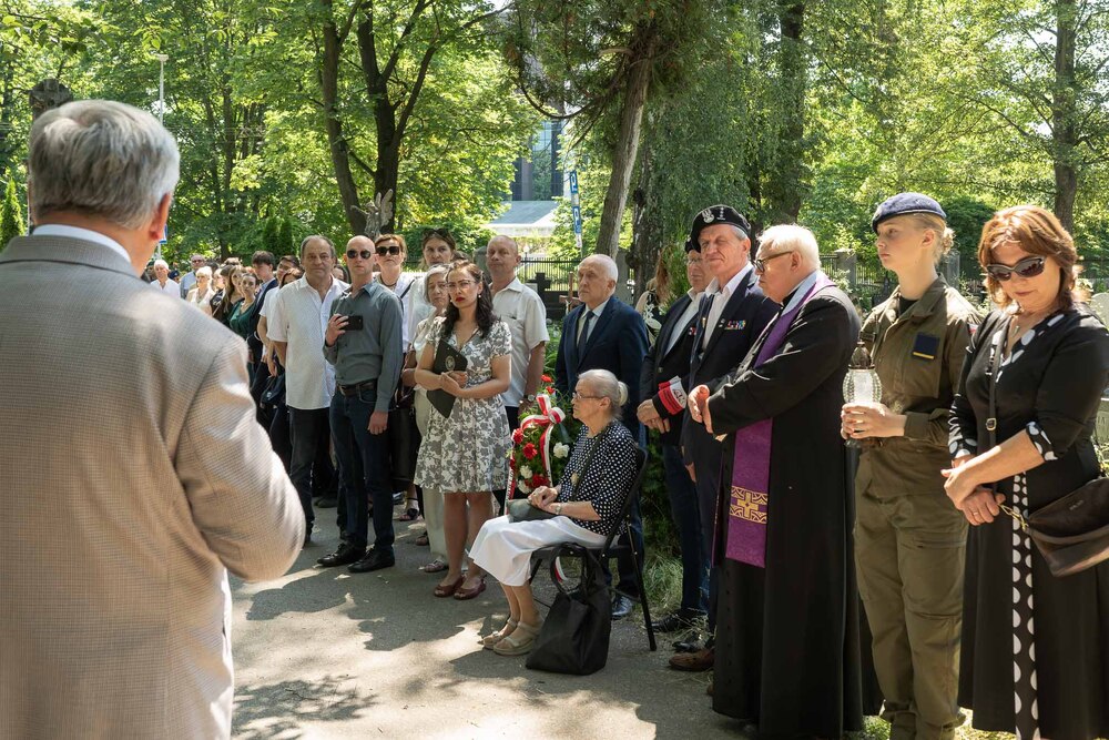 Uroczystość oznaczenia znakiem pamięci „Tobie Polsko” grobu śp. Florentyny i Teofila Pojdów. Fot.: IPN Krzysztof Łojko