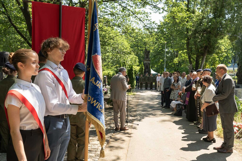 Uroczystość oznaczenia znakiem pamięci „Tobie Polsko” grobu śp. Florentyny i Teofila Pojdów. Fot.: IPN Krzysztof Łojko