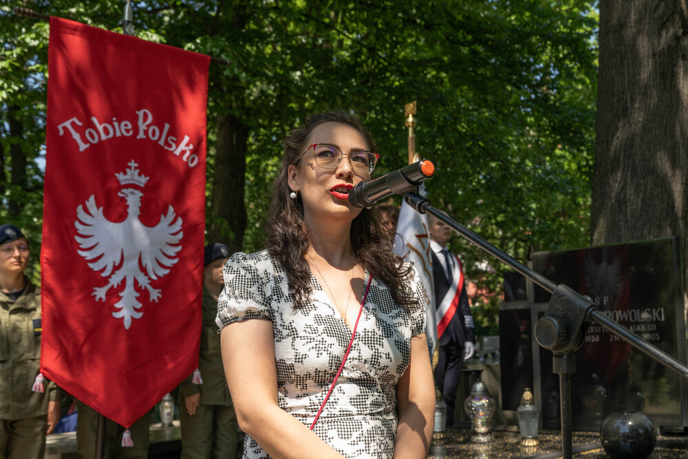 Uroczystość oznaczenia znakiem pamięci „Tobie Polsko” grobu śp. Florentyny i Teofila Pojdów. Fot.: IPN Krzysztof Łojko