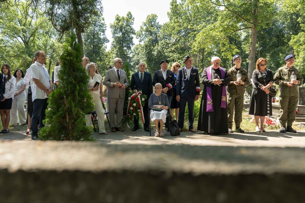 Uroczystość oznaczenia znakiem pamięci „Tobie Polsko” grobu śp. Florentyny i Teofila Pojdów. Fot.: IPN Krzysztof Łojko