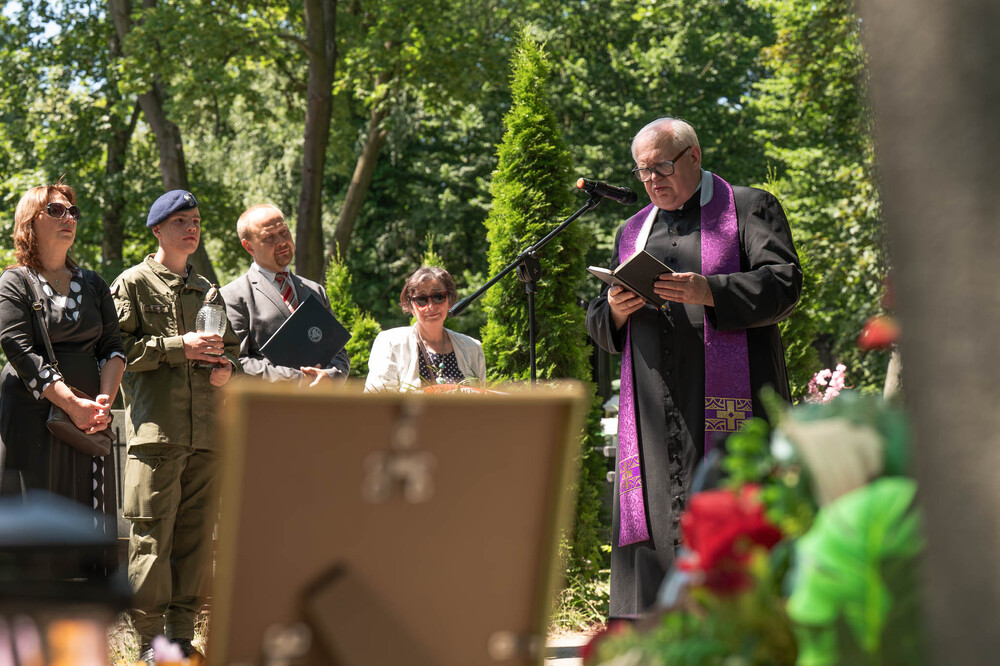 Uroczystość oznaczenia znakiem pamięci „Tobie Polsko” grobu śp. Florentyny i Teofila Pojdów. Fot.: IPN Krzysztof Łojko