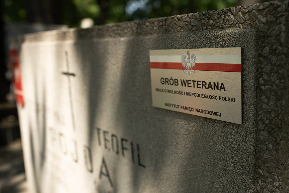Uroczystość oznaczenia znakiem pamięci „Tobie Polsko” grobu śp. Florentyny i Teofila Pojdów. Fot.: IPN Krzysztof Łojko