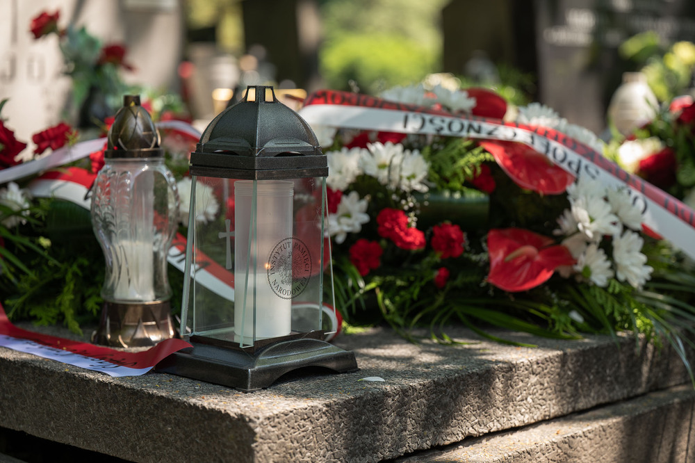 Uroczystość oznaczenia znakiem pamięci „Tobie Polsko” grobu śp. Florentyny i Teofila Pojdów. Fot.: IPN Krzysztof Łojko
