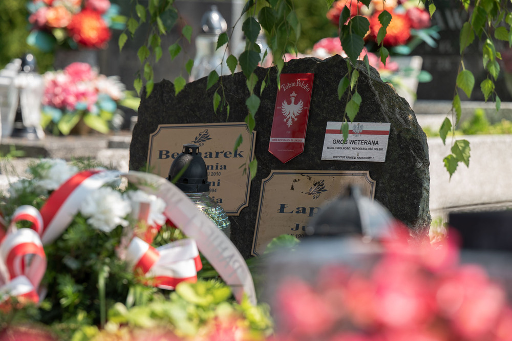 Uroczystość oznaczenia znakiem pamięci „Tobie Polsko” grobu śp. Jana Łapoka. Fot.: IPN Krzysztof Łojko