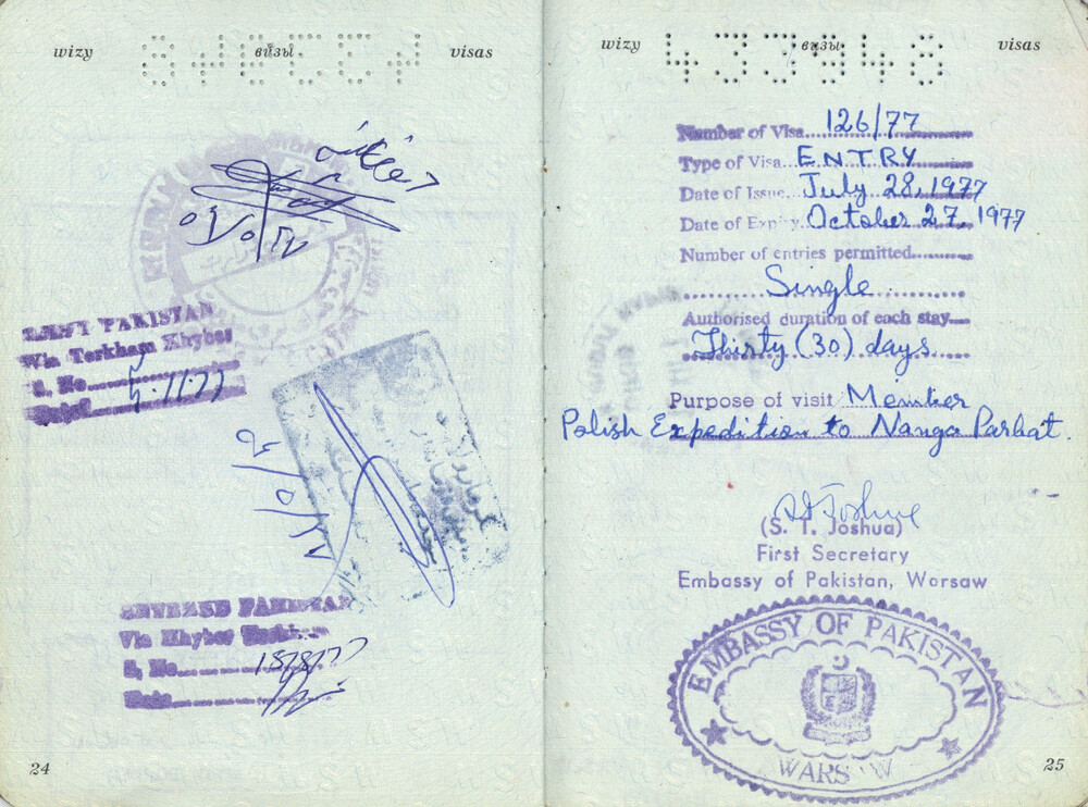 Wiza pakistańska i pieczątki z odprawy granicznej Jerzego Kukuczki, wyprawa na Nanga Parbat w 1977 r. (IPN Ka IPN Ka 620/22418, t. 2)