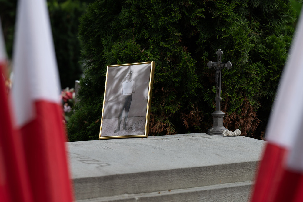 Oznaczenia znakiem pamięci „Tobie Polsko” grobu powstańca śląskiego Józefa Dreyzy. Fot.: IPN Krzysztof Łojko