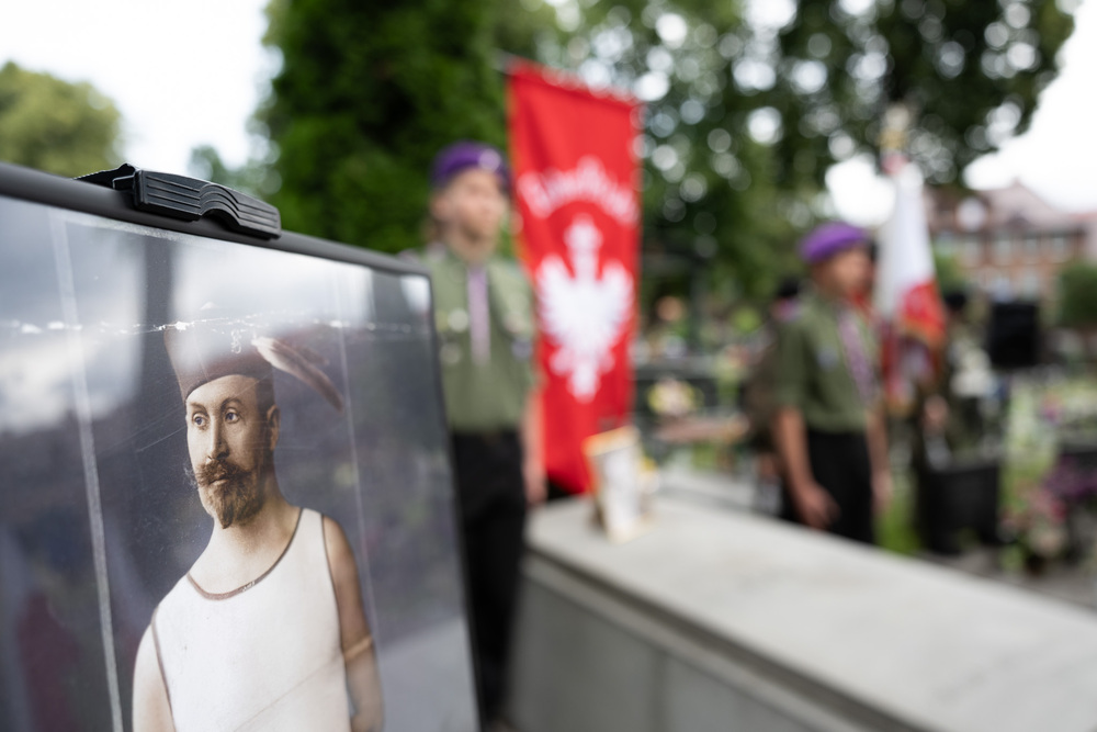 Oznaczenia znakiem pamięci „Tobie Polsko” grobu powstańca śląskiego Józefa Dreyzy. Fot.: IPN Krzysztof Łojko