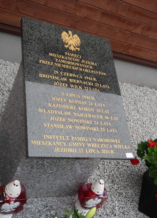 Uroczystość odsłonięcia tablicy poświęconej pamięci mieszkańców wsi Jezioro, zamordowanym przez hitlerowców w 1944 r., 12 lipca 2026