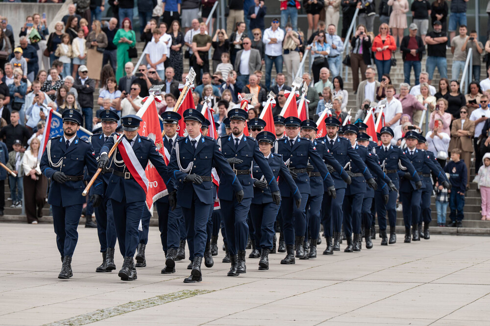 Dr Andrzej Sznajder, Dyrektor Oddziału IPN w Katowicach uhonorowany Srebrnym Medalem za Zasługi dla Policji. Fot.: IPN Krzysztof Łojko