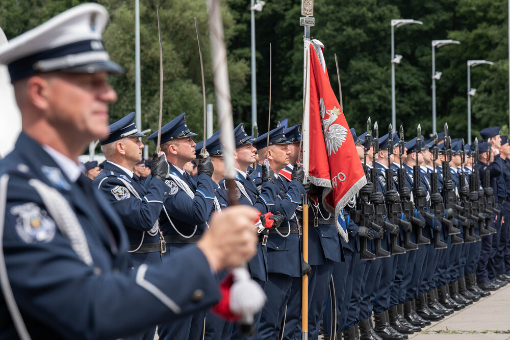 Dr Andrzej Sznajder, Dyrektor Oddziału IPN w Katowicach uhonorowany Srebrnym Medalem za Zasługi dla Policji. Fot.: IPN Krzysztof Łojko
