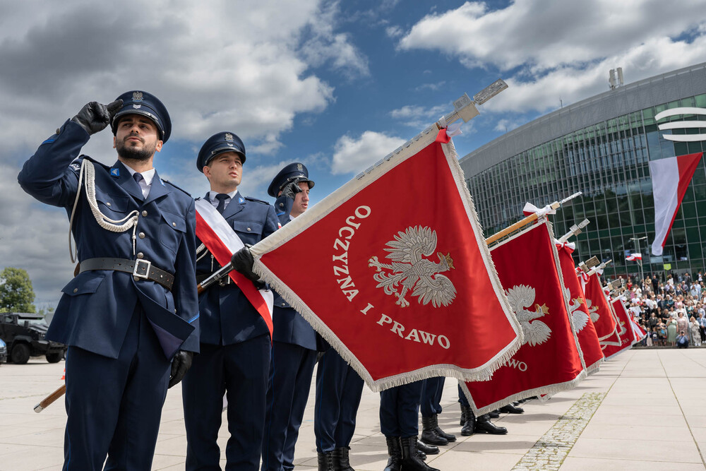 Dr Andrzej Sznajder, Dyrektor Oddziału IPN w Katowicach uhonorowany Srebrnym Medalem za Zasługi dla Policji. Fot.: IPN Krzysztof Łojko