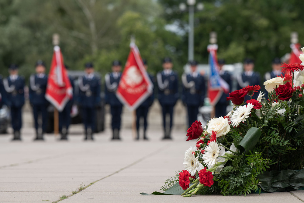 Dr Andrzej Sznajder, Dyrektor Oddziału IPN w Katowicach uhonorowany Srebrnym Medalem za Zasługi dla Policji. Fot.: IPN Krzysztof Łojko