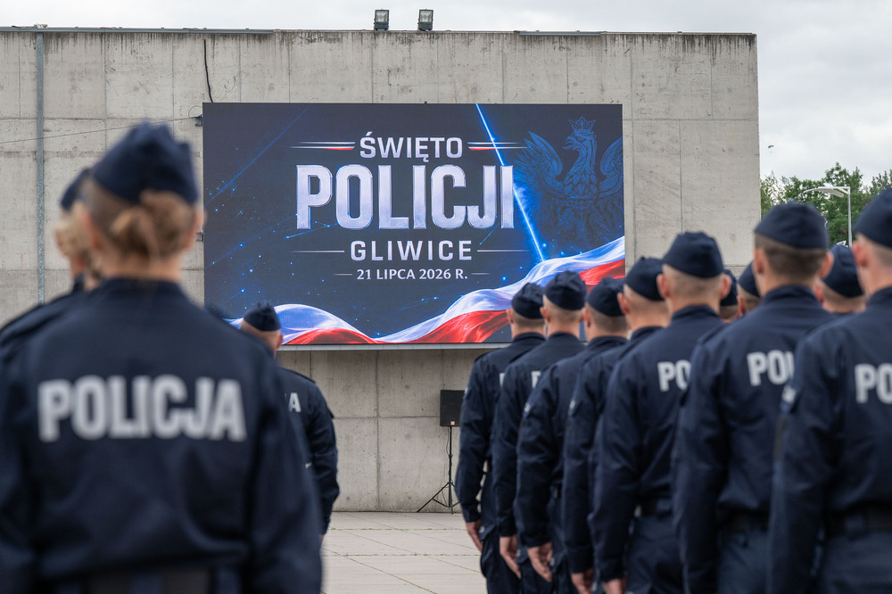 Dr Andrzej Sznajder, Dyrektor Oddziału IPN w Katowicach uhonorowany Srebrnym Medalem za Zasługi dla Policji. Fot.: IPN Krzysztof Łojko
