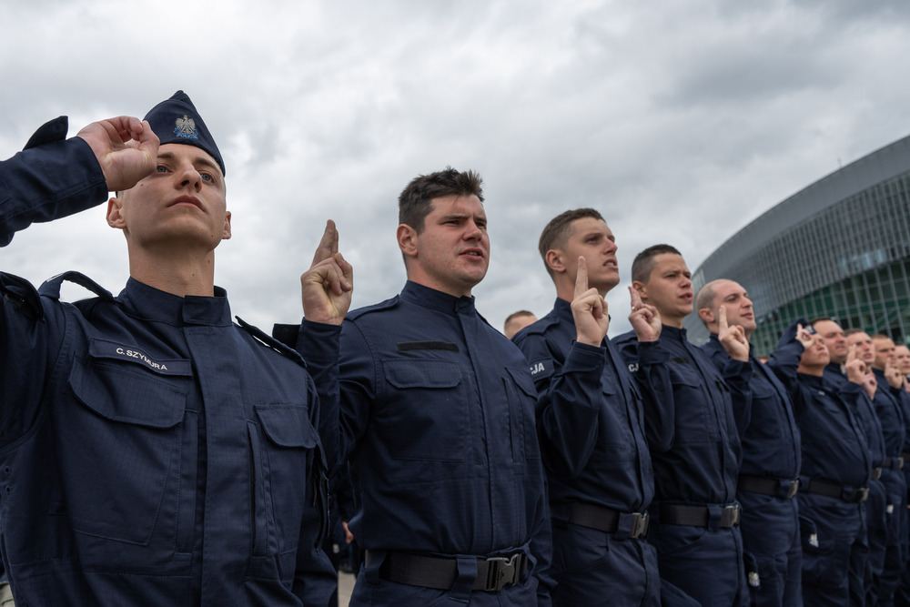 Dr Andrzej Sznajder, Dyrektor Oddziału IPN w Katowicach uhonorowany Srebrnym Medalem za Zasługi dla Policji. Fot.: IPN Krzysztof Łojko