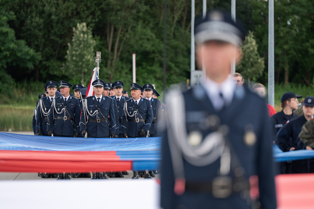 Dr Andrzej Sznajder, Dyrektor Oddziału IPN w Katowicach uhonorowany Srebrnym Medalem za Zasługi dla Policji. Fot.: IPN Krzysztof Łojko