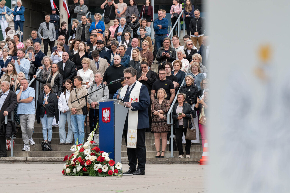 Dr Andrzej Sznajder, Dyrektor Oddziału IPN w Katowicach uhonorowany Srebrnym Medalem za Zasługi dla Policji. Fot.: IPN Krzysztof Łojko