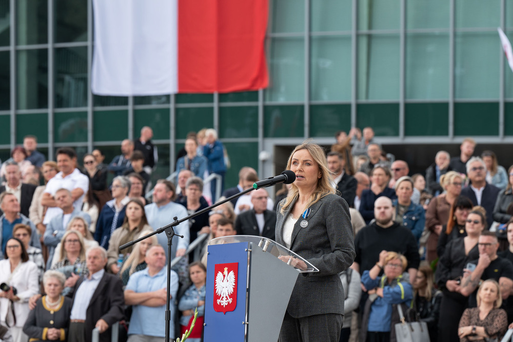 Dr Andrzej Sznajder, Dyrektor Oddziału IPN w Katowicach uhonorowany Srebrnym Medalem za Zasługi dla Policji. Fot.: IPN Krzysztof Łojko